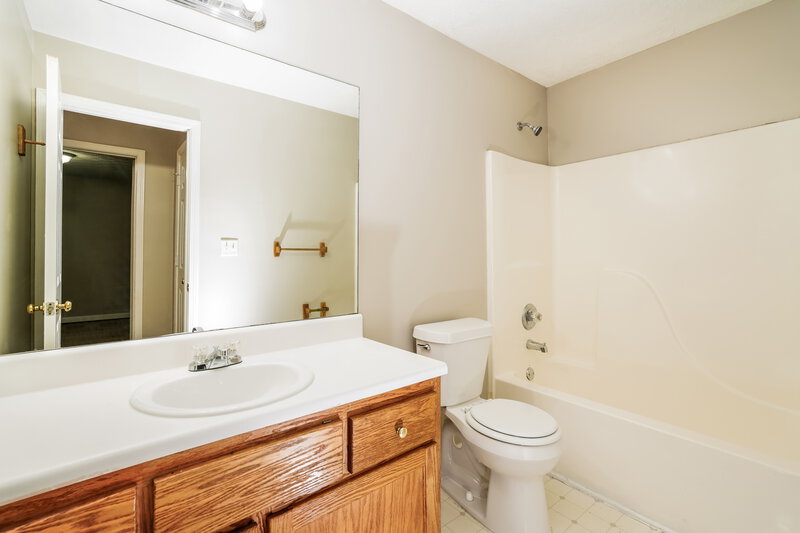 0/Mo, 7010 Shenandoah Trail Austell, GA 30168 Bathroom View