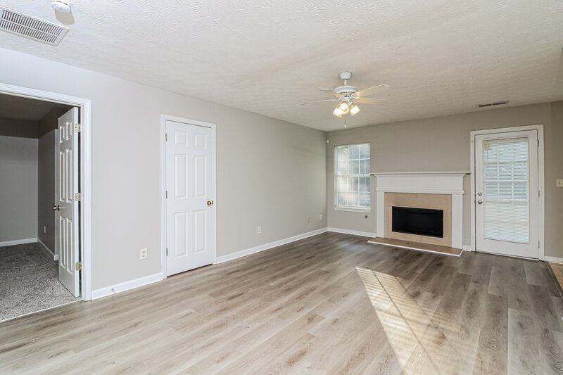 1,750/Mo, 7014 Shenandoah Trail Austell, GA 30168 Living Room View