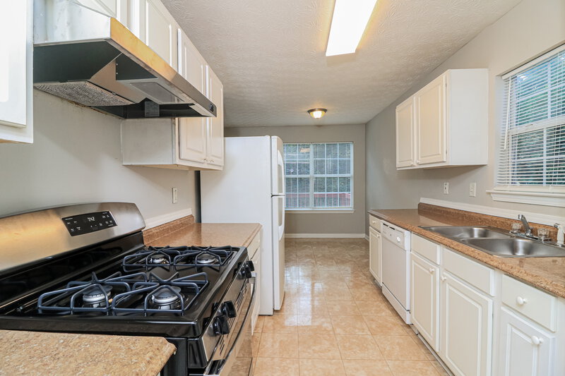 1,750/Mo, 7014 Shenandoah Trail Austell, GA 30168 Kitchen View