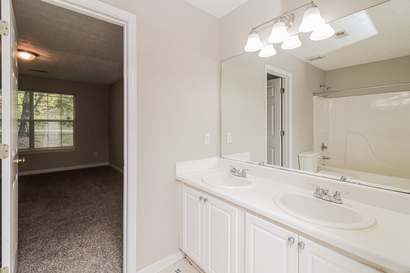 1,750/Mo, 7014 Shenandoah Trail Austell, GA 30168 Main Bathroom View 2