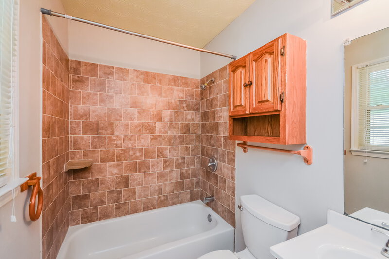 1,545/Mo, 1517 Sugarplum Place SW Conyers, GA 30094 Main Bathroom View