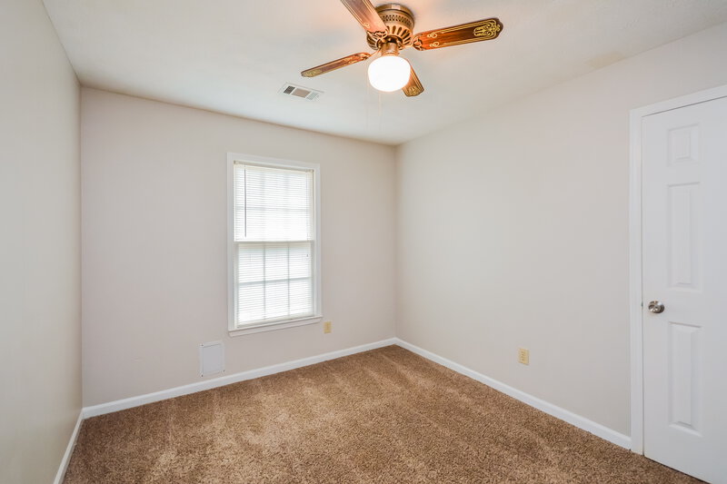 1,545/Mo, 1517 Sugarplum Place SW Conyers, GA 30094 Living Room View 3
