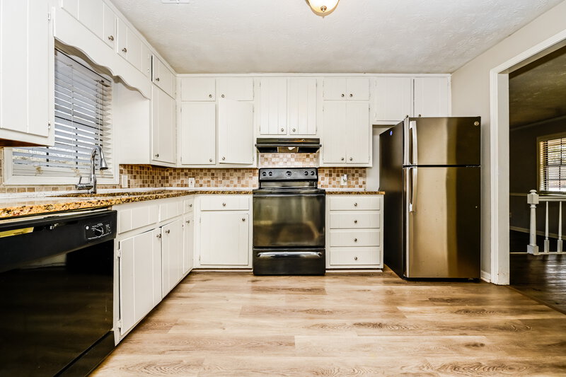 1,510/Mo, 4802 Hemlock Drive Conyers, GA 30094 Kitchen View