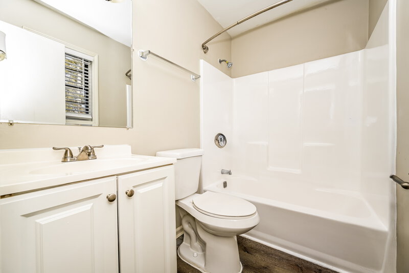 1,510/Mo, 4802 Hemlock Drive Conyers, GA 30094 Main Bathroom View