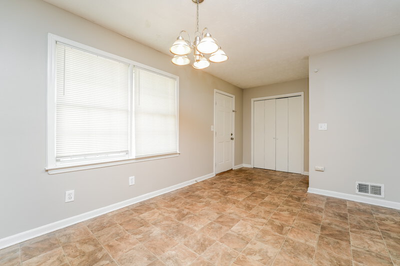 2,450/Mo, 4916 Cherokee Way SE Conyers, GA 30094 Dining Room View