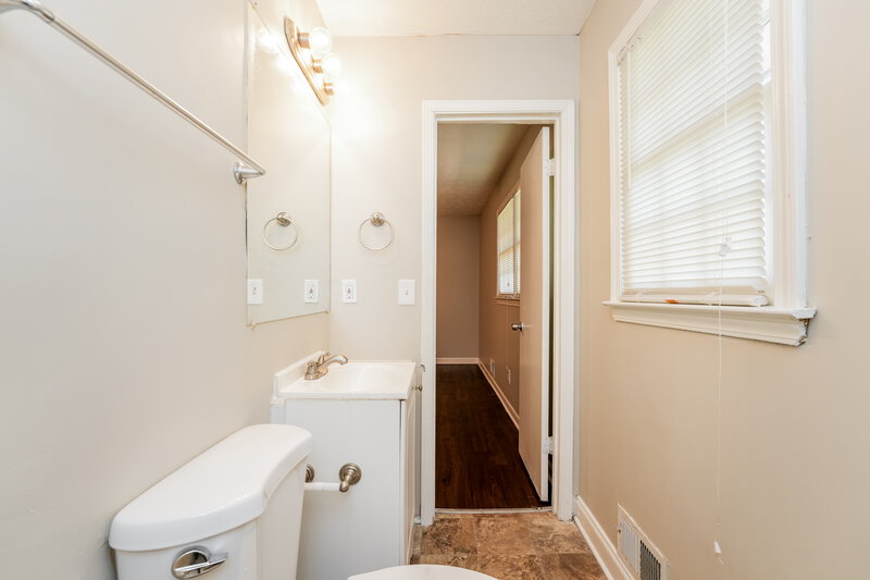 2,450/Mo, 4916 Cherokee Way SE Conyers, GA 30094 Main Bathroom View 2