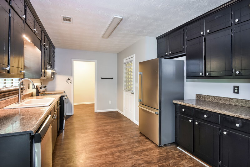 1,755/Mo, 897 Raintree Court se Conyers, GA 30094 Kitchen View