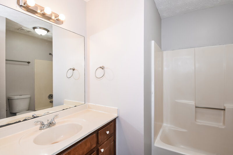 1,755/Mo, 897 Raintree Court se Conyers, GA 30094 Bathroom View