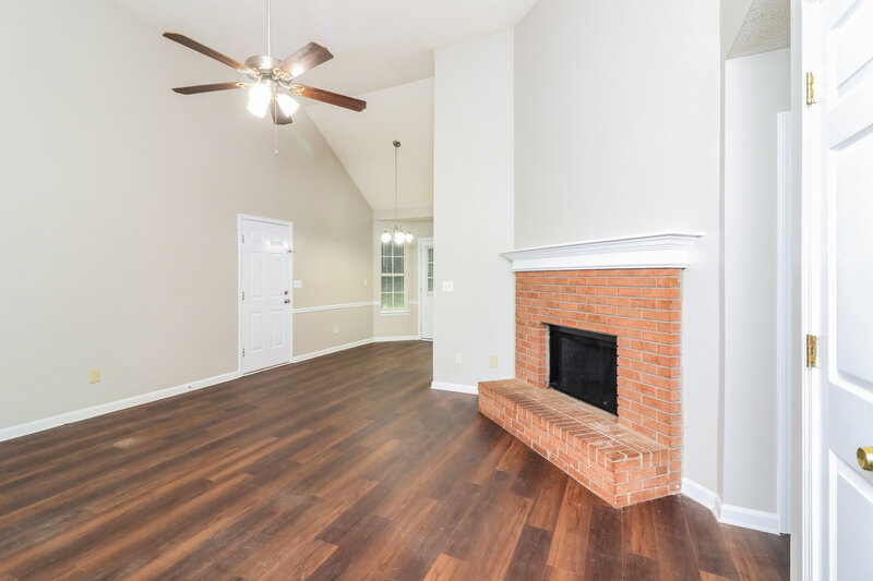 1,735/Mo, 25 Belmont Trail Covington, GA 30016 Living Room View