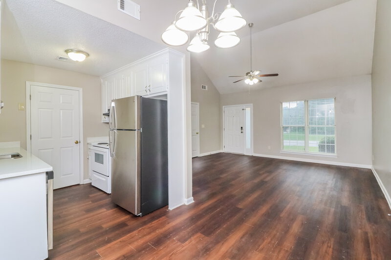 1,735/Mo, 25 Belmont Trail Covington, GA 30016 Dining Room View 2