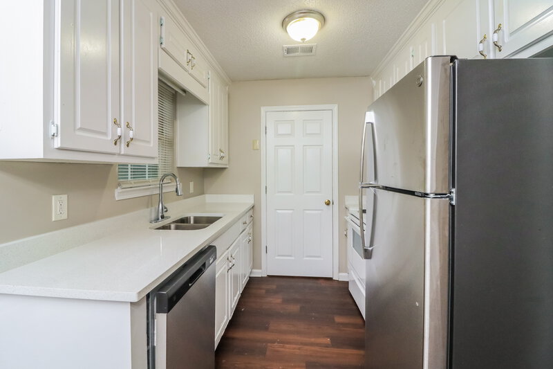 1,735/Mo, 25 Belmont Trail Covington, GA 30016 Kitchen View