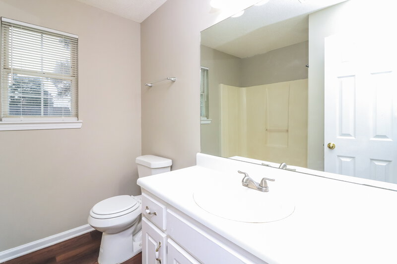 1,735/Mo, 25 Belmont Trail Covington, GA 30016 Main Bathroom View
