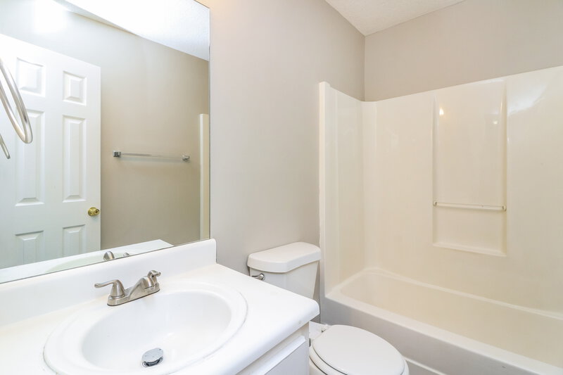 1,735/Mo, 25 Belmont Trail Covington, GA 30016 Bathroom View