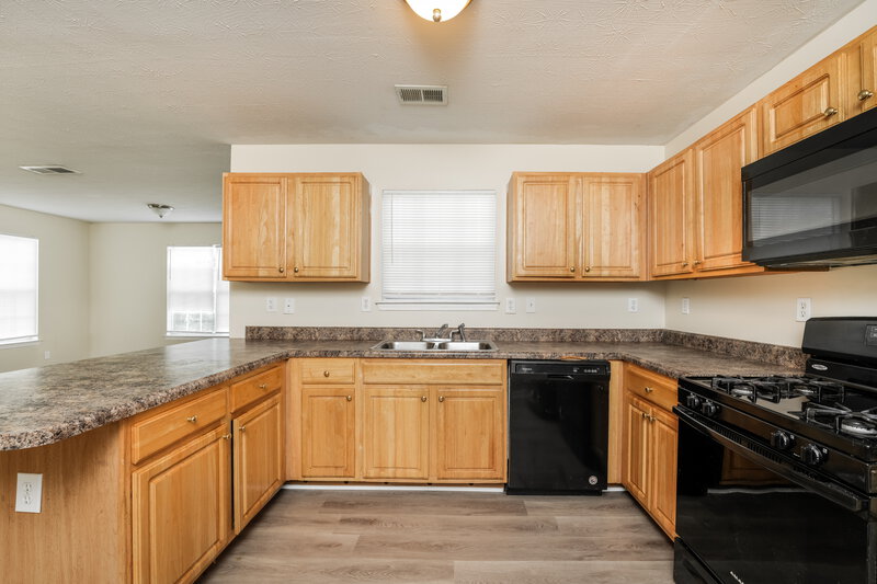 2,860/Mo, 260 Greenway Drive Covington, GA 30016 Kitchen View