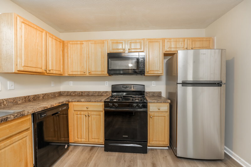 2,860/Mo, 260 Greenway Drive Covington, GA 30016 Kitchen View 2