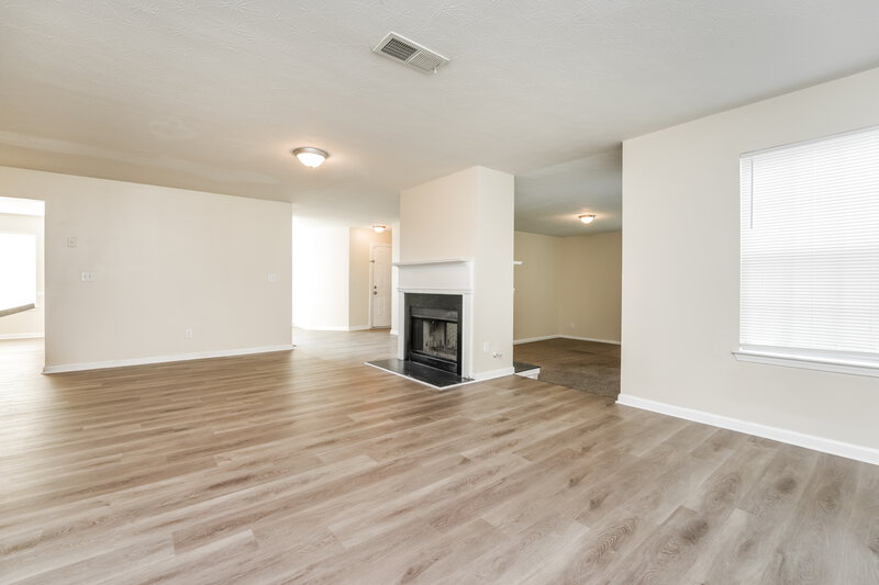 2,860/Mo, 260 Greenway Drive Covington, GA 30016 Family Room View