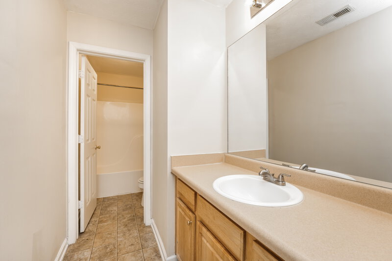 2,860/Mo, 260 Greenway Drive Covington, GA 30016 Bathroom View