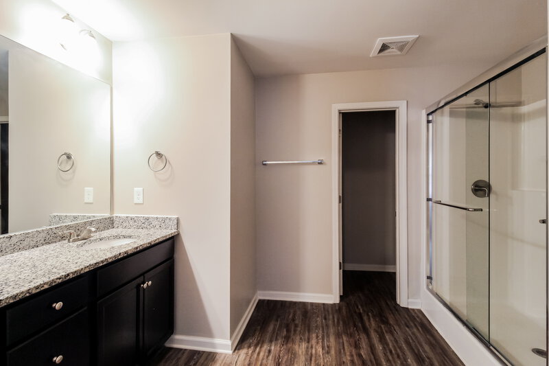 2,340/Mo, 5195 Tew Lane Covington, GA 30014 Main Bathroom View