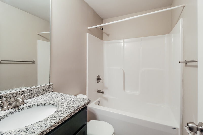 2,340/Mo, 5195 Tew Lane Covington, GA 30014 Bathroom View