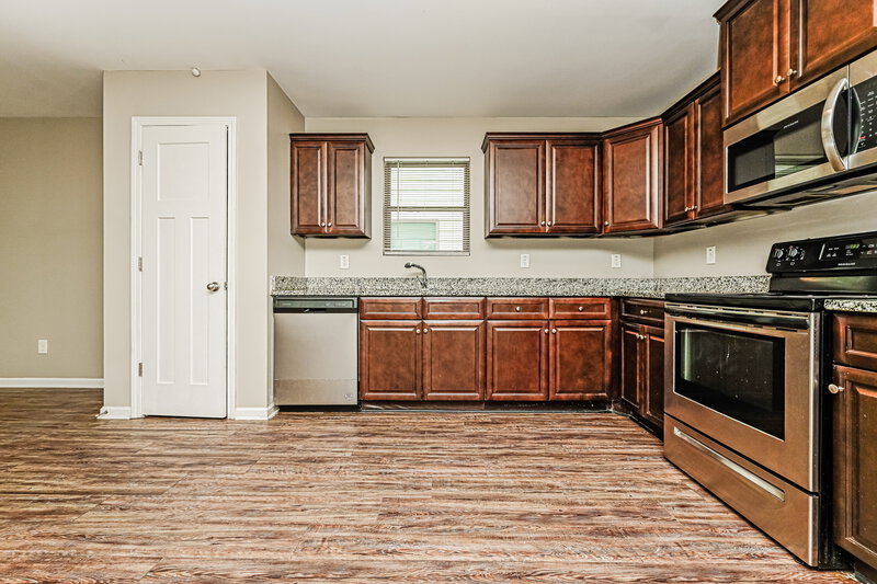 1,530/Mo, 6124 Avery Street Covington, GA 30014 Kitchen View 2