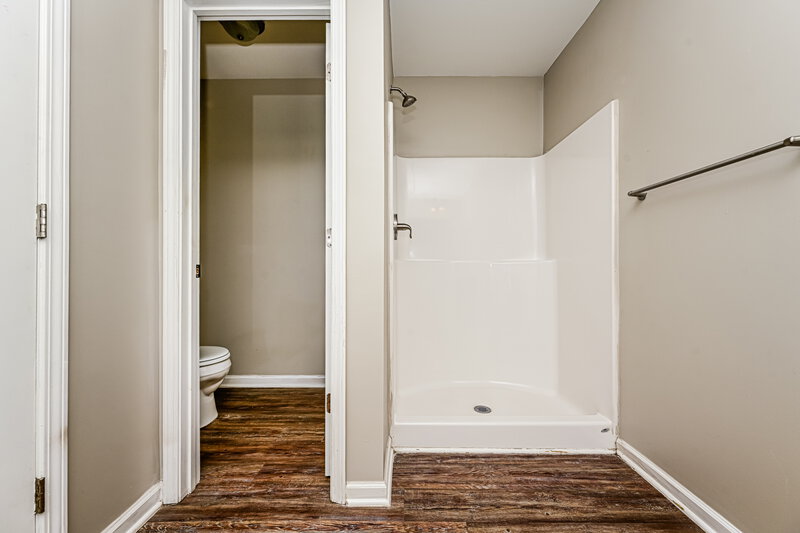1,530/Mo, 6124 Avery Street Covington, GA 30014 Main Bathroom View