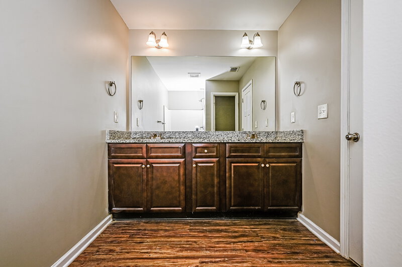 1,530/Mo, 6124 Avery Street Covington, GA 30014 Main Bathroom View 2