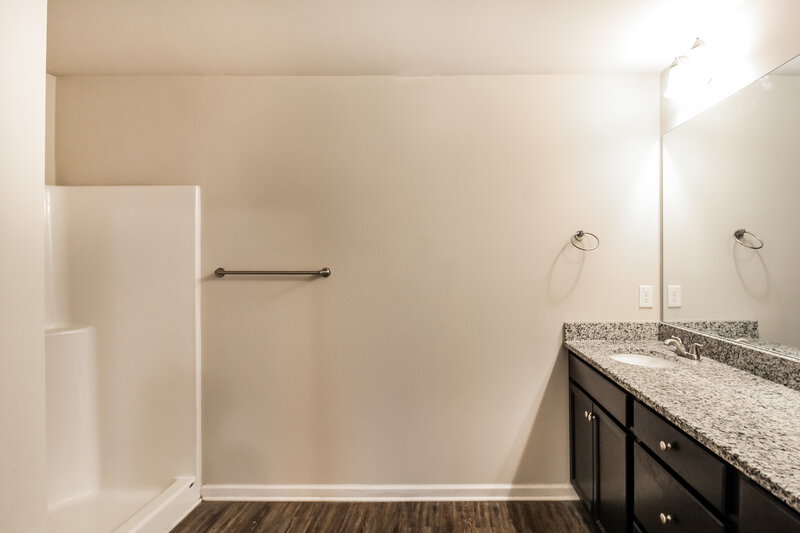 1,665/Mo, 6362 Avery Street Covington, GA 30014 Main Bathroom View