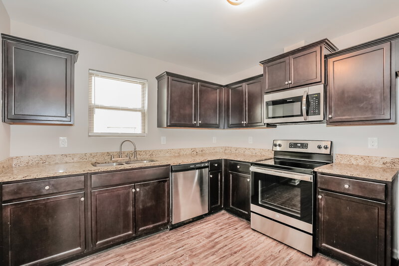 1,605/Mo, 6364 Avery Street Covington, GA 30014 Kitchen View 2