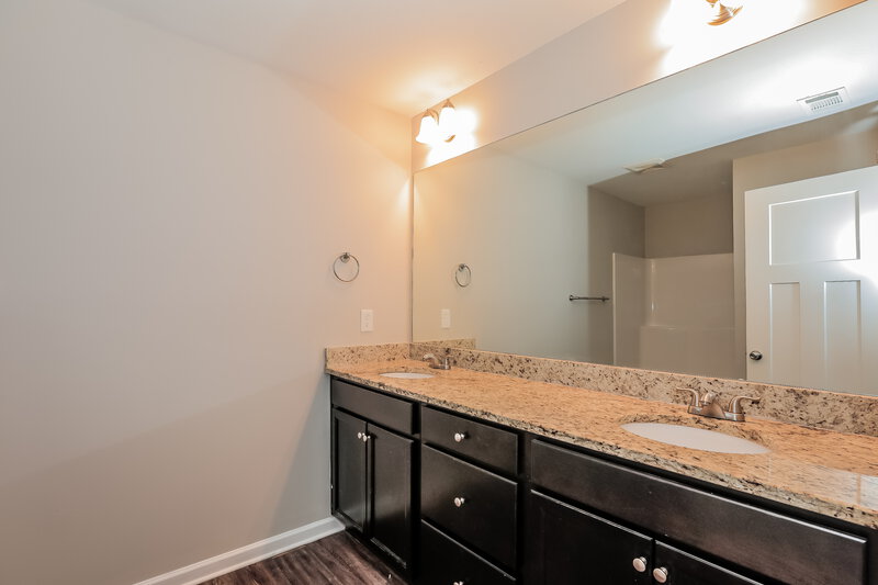 1,605/Mo, 6364 Avery Street Covington, GA 30014 Main Bathroom View