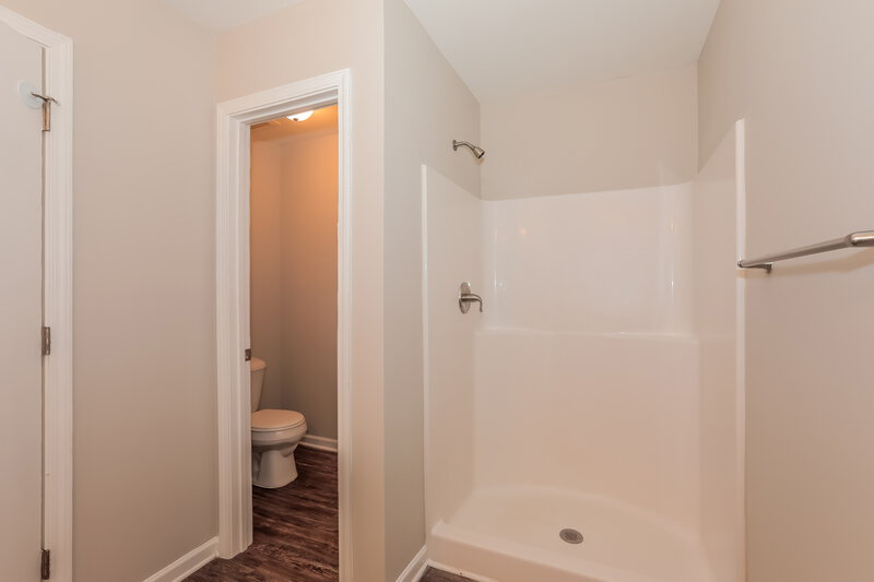 1,605/Mo, 6364 Avery Street Covington, GA 30014 Main Bathroom View 2