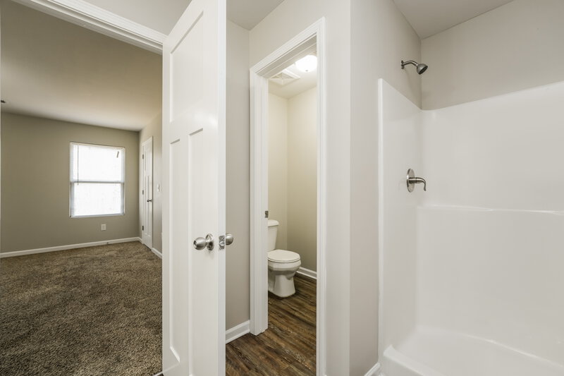 1,635/Mo, 6366 Avery Street Covington, GA 30014 Main Bathroom View 2