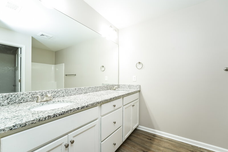 1,765/Mo, 6374 Avery St SW Covington, GA 30014 Main Bathroom View