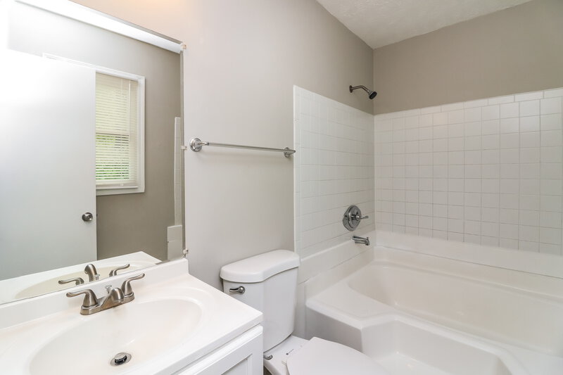 2,185/Mo, 585 Cedar Court Dacula, GA 30019 Main Bathroom View