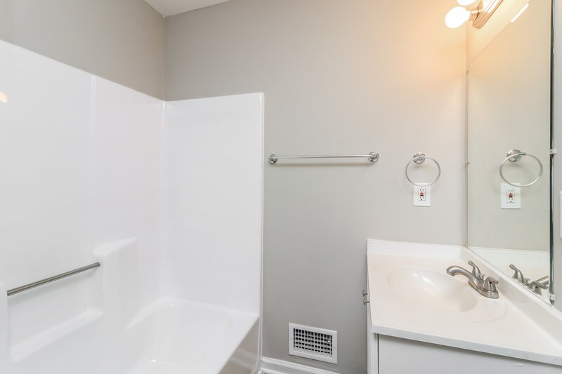 2,185/Mo, 585 Cedar Court Dacula, GA 30019 Bathroom View 2