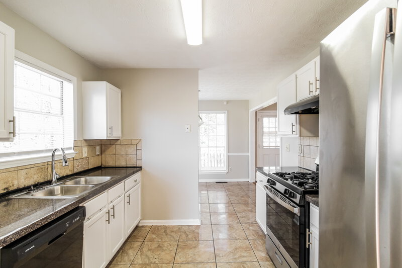 2,090/Mo, 3452 River Mill Lane Ellenwood, GA 30294 Kitchen View 2