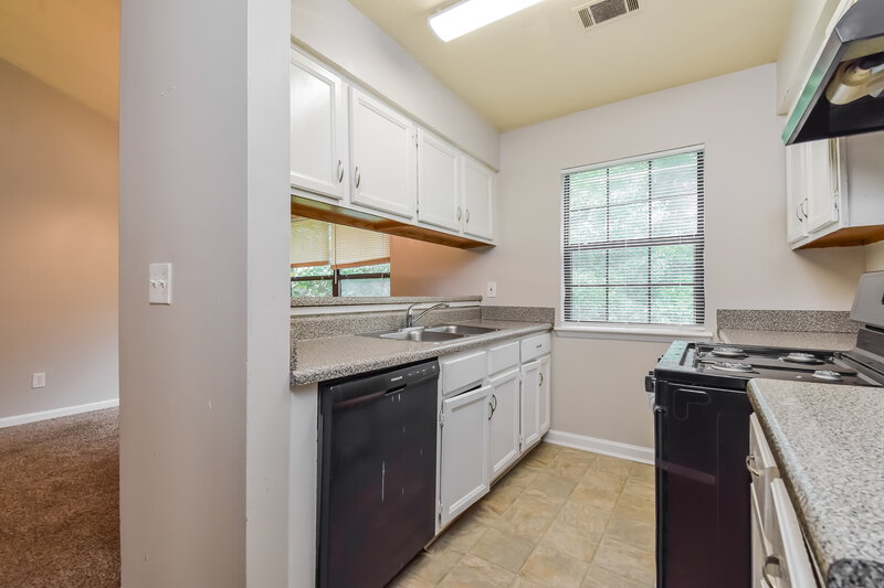 1,940/Mo, 4247 Ridgetop Drive Ellenwood, GA 30294 Kitchen View
