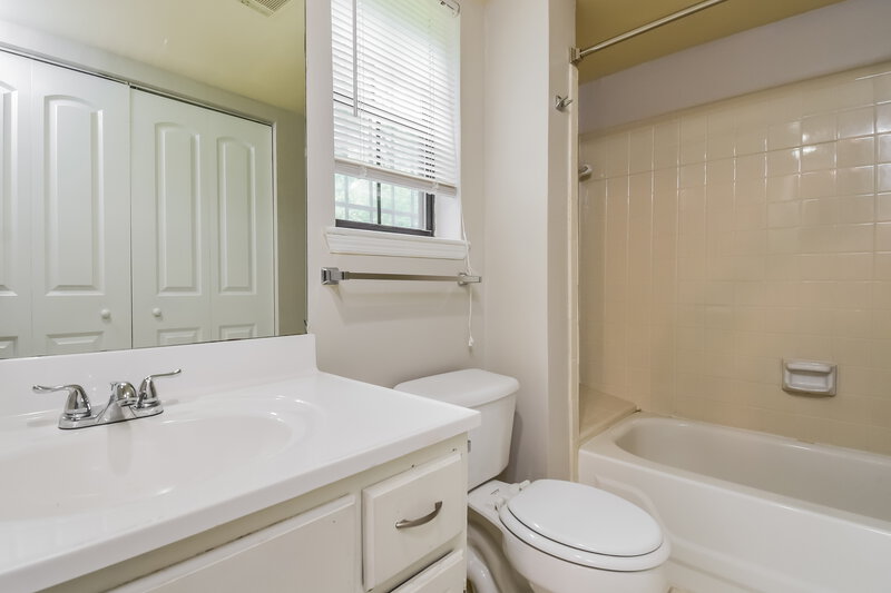 1,940/Mo, 4247 Ridgetop Drive Ellenwood, GA 30294 Bathroom View