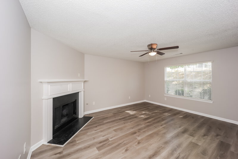 2,015/Mo, 6891 Derby Avenue Fairburn, GA 30213 Living Room View 4