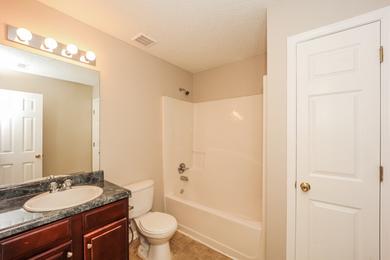 2,015/Mo, 6891 Derby Avenue Fairburn, GA 30213 Bathroom View