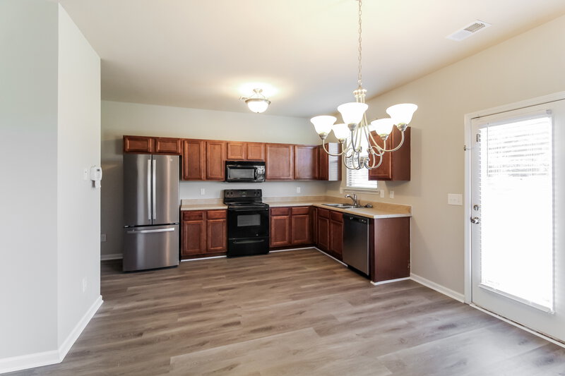 2,165/Mo, 110 Biscayne Terrace Hampton, GA 30228 Kitchen View