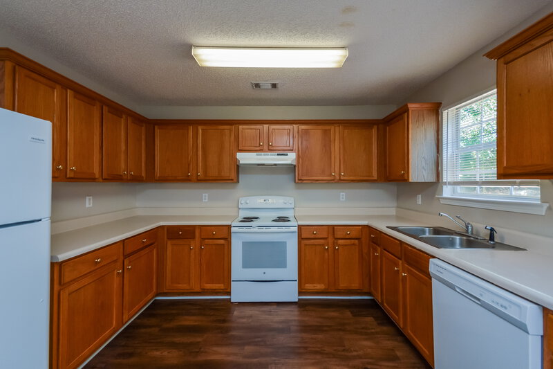 1,810/Mo, 2054 Boatswain Drive Hampton, GA 30228 Kitchen View