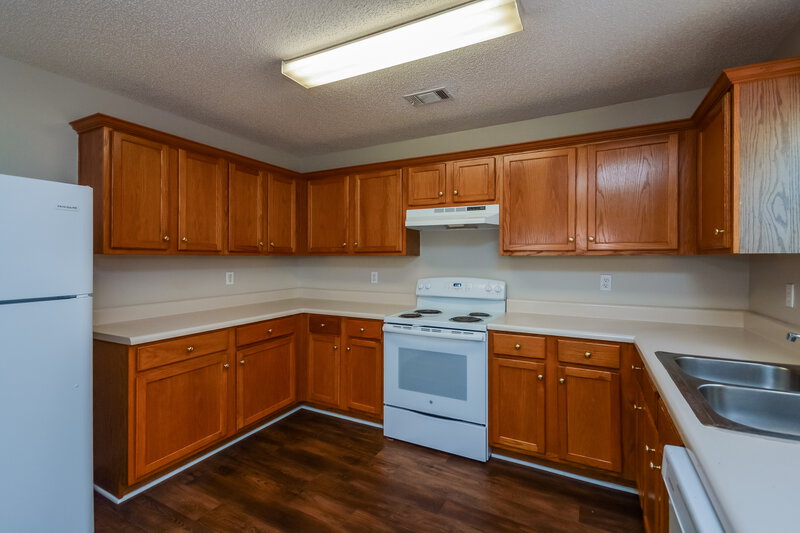 1,810/Mo, 2054 Boatswain Drive Hampton, GA 30228 Kitchen View 2