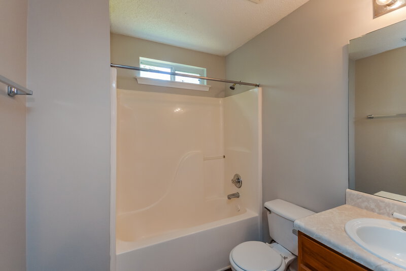 1,810/Mo, 2054 Boatswain Drive Hampton, GA 30228 Bathroom View