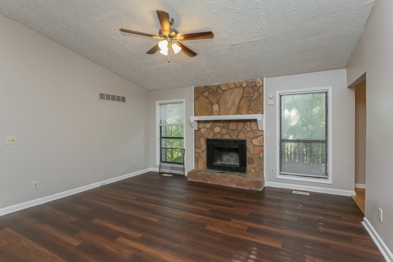2,150/Mo, 5710 Deerfield Place NW Kennesaw, GA 30144 Living Room View 2
