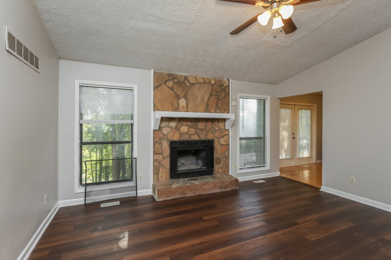 2,150/Mo, 5710 Deerfield Place NW Kennesaw, GA 30144 Living Room View 3