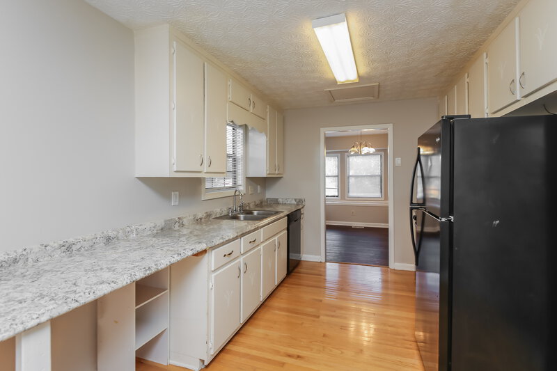 2,150/Mo, 5710 Deerfield Place NW Kennesaw, GA 30144 Kitchen View