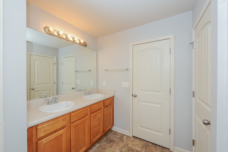 2,255/Mo, 153 August West Lawrenceville, GA 30046 Main Bathroom View 2