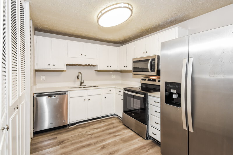 1,905/Mo, 1860 Suwanee Ridge Court Lawrenceville, GA 30043 Kitchen View