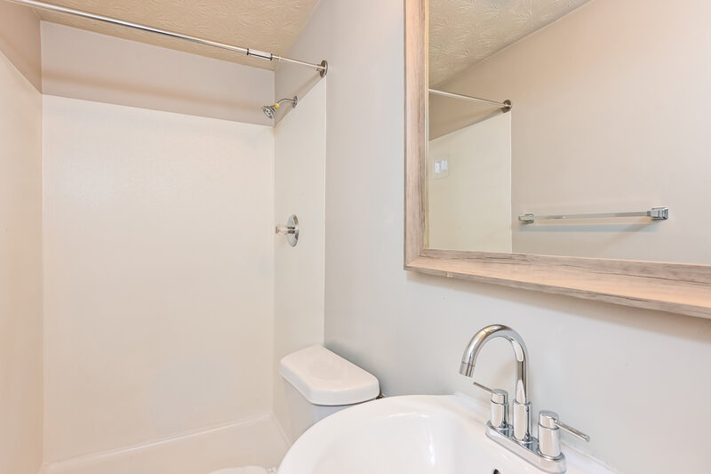 1,870/Mo, 1860 Suwanee Ridge Court Lawrenceville, GA 30043 Main Bathroom View