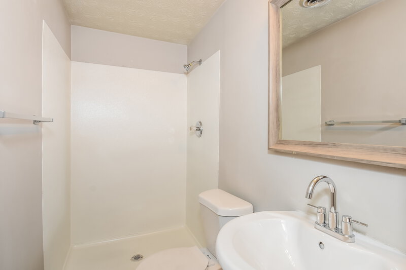 1,905/Mo, 1860 Suwanee Ridge Court Lawrenceville, GA 30043 Main Bathroom View